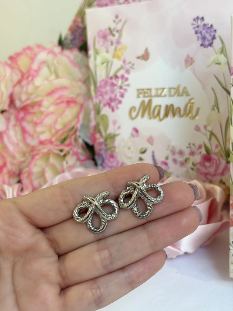 Aretes lazo