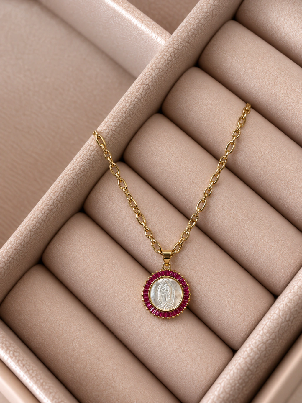 Cadena Virgen circular Fucsia